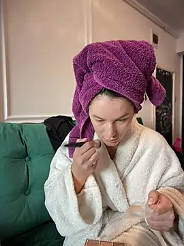 Snapshot of HotXMom chatting on February 12, 2026, 7:58 am HotXMom online show from February 12, 2026, 7:58 am