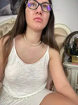 Snapshot of HotXMom chatting on April 7, 2026, 4:02 am HotXMom online show from April 7, 2026, 4:02 am