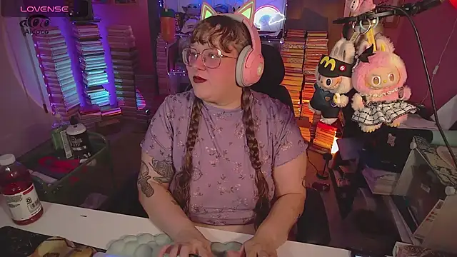 Snapshot of FatVeronica chatting on July 26, 2026, 5:20 pm FatVeronica online show from July 26, 2026, 5:20 pm