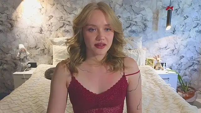 Snapshot of Aurora_Golden1 chatting on July 4, 2026, 11:27 am Aurora Golden1 online show from July 4, 2026, 11:27 am