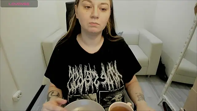 Snapshot of AlisaBacker chatting on January 16, 2025, 6:56 am AlisaBacker online show from January 16, 2025, 6:56 am