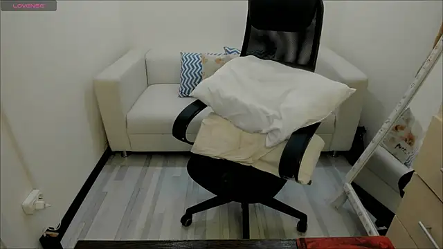 Snapshot of AlisaBacker chatting on January 29, 2025, 12:24 pm AlisaBacker online show from January 29, 2025, 12:24 pm