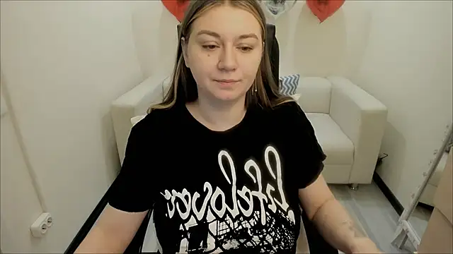 Snapshot of AlisaBacker chatting on February 12, 2025, 4:44 pm AlisaBacker online show from February 12, 2025, 4:44 pm