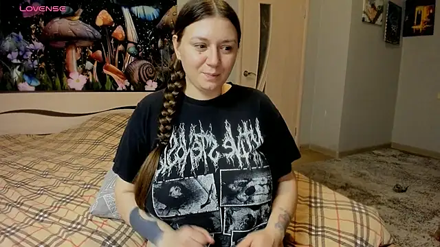 Snapshot of AlisaBacker chatting on October 10, 2025, 3:55 pm AlisaBacker online show from October 10, 2025, 3:55 pm