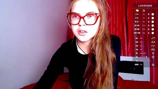 Snapshot of Sarah_HS chatting on December 19, 2024, 1:40 pm Sarah HS online show from December 19, 2024, 1:40 pm