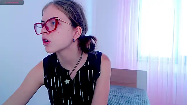 Snapshot of Sarah_HS chatting on February 28, 2025, 8:31 am Sarah HS online show from February 28, 2025, 8:31 am