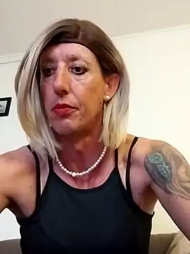 AlexiaXXL online show from April 13, 2026, 2:39 am