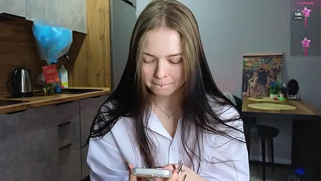 doll lol  online show from February 5, 2025, 6:04 pm