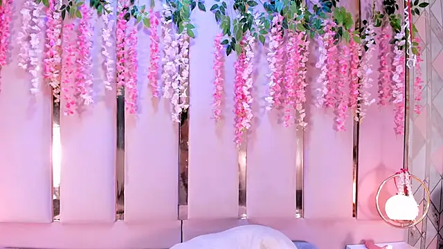 Snapshot of AlinaSweett chatting on March 2, 2025, 10:48 pm AlinaSweett online show from March 2, 2025, 10:48 pm