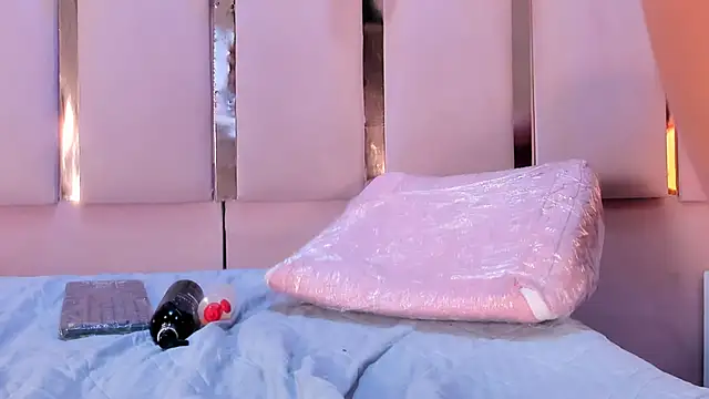 Snapshot of AlinaSweett chatting on March 23, 2025, 12:04 am AlinaSweett online show from March 23, 2025, 12:04 am