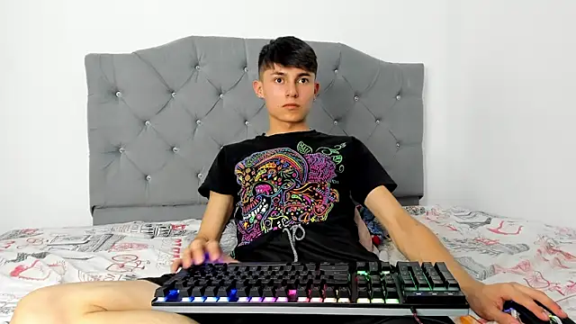 Snapshot of benavides_anthony chatting on December 5, 2024, 3:37 am benavides anthony online show from December 5, 2024, 3:37 am