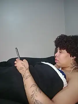 Snapshot of Su_Duarte_1 chatting on July 2, 2026, 3:23 am Su Duarte 1 online show from July 2, 2026, 3:23 am