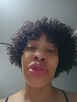 Snapshot of Su_Duarte_1 chatting on August 4, 2026, 1:42 am Su Duarte 1 online show from August 4, 2026, 1:42 am