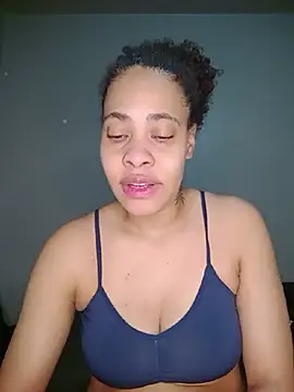 Snapshot of Su_Duarte_1 chatting on August 5, 2026, 12:02 am Su Duarte 1 online show from August 5, 2026, 12:02 am