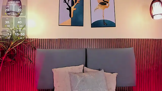 NicolleeEvanss online show from September 9, 2025, 12:15 pm