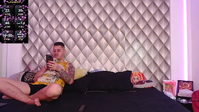 Snapshot of CoupleSwingerLatin chatting on February 24, 2026, 2:37 pm CoupleSwingerLatin online show from February 24, 2026, 2:37 pm