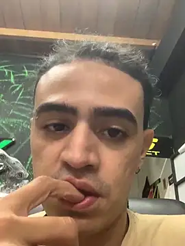 Snapshot of JovenDesobediente chatting on October 8, 2025, 9:12 pm JovenDesobediente online show from October 8, 2025, 9:12 pm