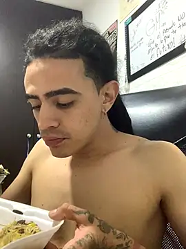 Snapshot of JovenDesobediente chatting on October 14, 2025, 4:46 am JovenDesobediente online show from October 14, 2025, 4:46 am