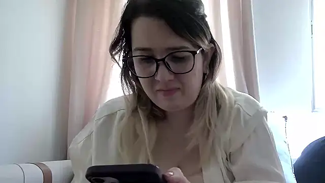 Snapshot of amooraaamoon chatting on October 8, 2025, 12:58 pm amooraaamoon online show from October 8, 2025, 12:58 pm