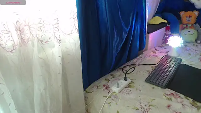 Snapshot of CamDiva113 chatting on March 1, 2026, 6:04 am CamDiva113 online show from March 1, 2026, 6:04 am