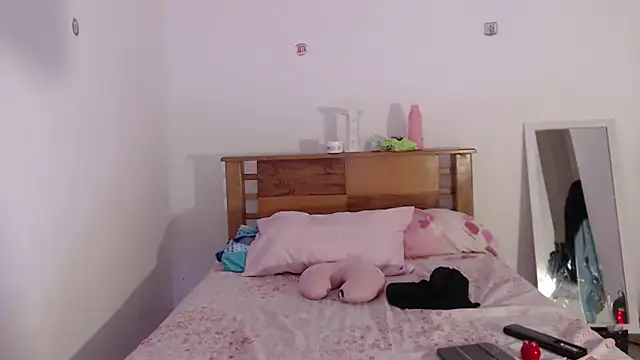 Snapshot of _Camilla_Castellar chatting on March 11, 2025, 11:48 pm Camilla Castellar online show from March 11, 2025, 11:48 pm