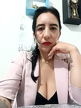 Snapshot of christine-x chatting on January 17, 2025, 1:46 pm christine-x online show from January 17, 2025, 1:46 pm