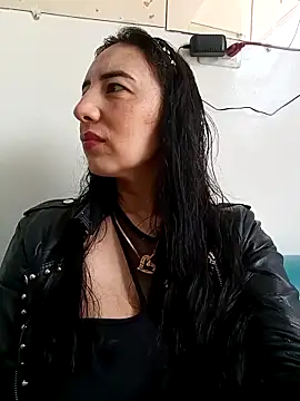 Snapshot of christine-x chatting on April 19, 2026, 4:06 pm christine-x online show from April 19, 2026, 4:06 pm