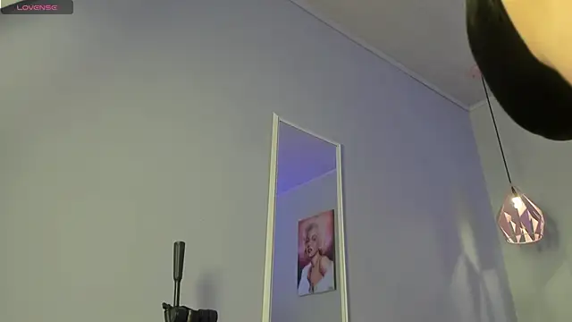 ScarletGV online show from March 30, 2026, 4:24 am