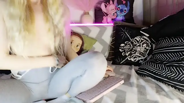 nicollewetpussy online show from February 21, 2025, 2:39 am