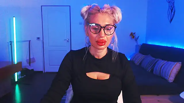 beauty chl0e online show from December 24, 2024, 9:11 pm