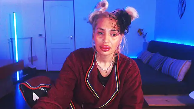 beauty chl0e online show from December 25, 2024, 9:00 pm