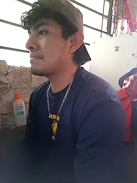 Snapshot of GusssHOT chatting on October 16, 2025, 7:37 pm GusssHOT online show from October 16, 2025, 7:37 pm