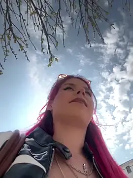 RiriRoseey online show from April 18, 2026, 7:34 am