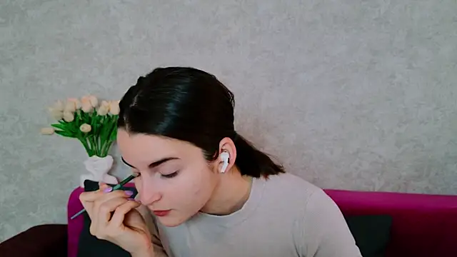 Miss Arwen online show from September 24, 2025, 3:54 am