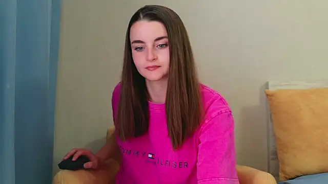 Miss Arwen online show from April 22, 2026, 8:28 am