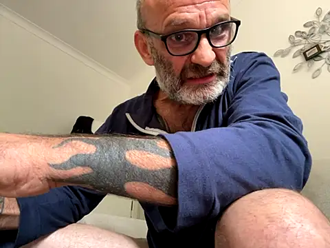 Shyboy817 online show from September 16, 2025, 1:01 pm