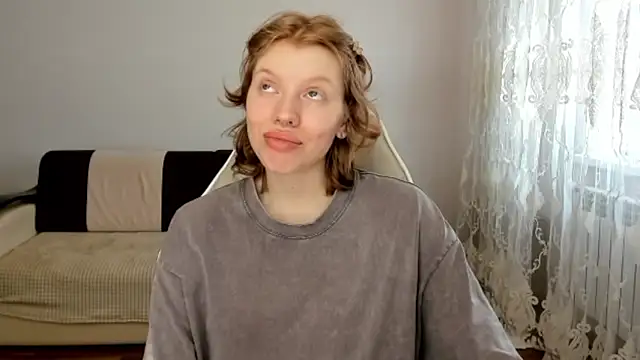 StellaDavis online show from April 14, 2026, 9:04 am