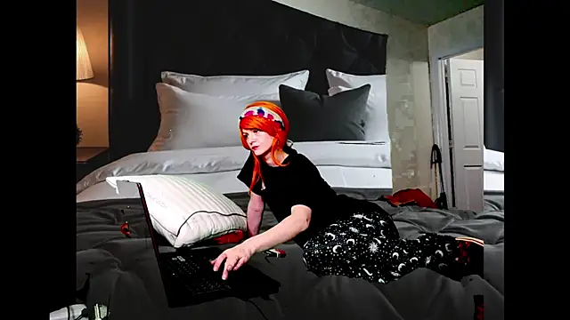 Snapshot of AriellaTaylor chatting on February 7, 2025, 10:29 am AriellaTaylor online show from February 7, 2025, 10:29 am