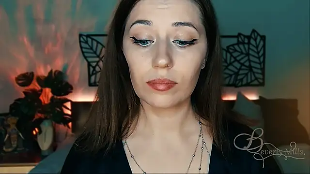 MissBeverlyMills online show from January 17, 2025, 10:34 pm