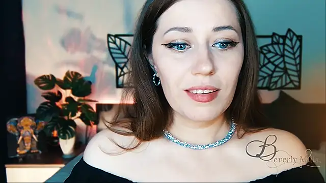 MissBeverlyMills online show from February 13, 2025, 12:11 pm