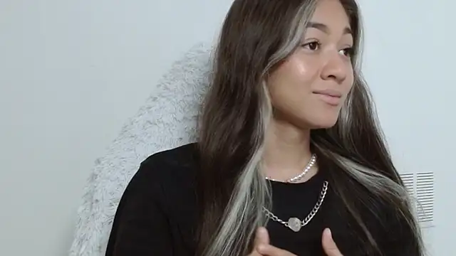 hantonella  online show from November 10, 2025, 2:38 pm