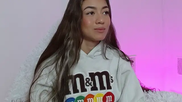 hantonella  online show from November 26, 2025, 1:23 pm