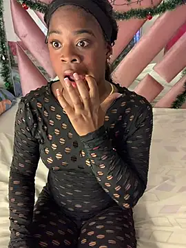 Snapshot of Tamara_Lubezkii chatting on January 5, 2025, 6:35 pm Tamara Lubezkii online show from January 5, 2025, 6:35 pm