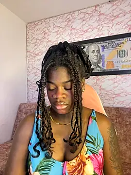 Snapshot of Tamara_Lubezkii chatting on September 28, 2025, 4:45 pm Tamara Lubezkii online show from September 28, 2025, 4:45 pm