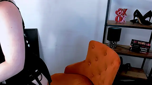 AlissaLips online show from April 16, 2026, 8:42 pm