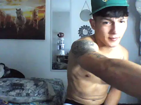 Snapshot of Pharaon_71 chatting on February 18, 2025, 4:15 am Pharaon 71 online show from February 18, 2025, 4:15 am