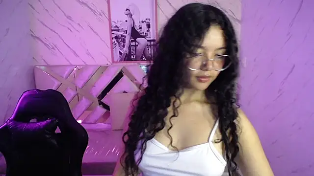 victoria castillo b online show from March 20, 2025, 3:02 am