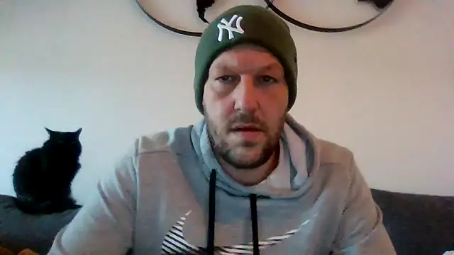 BennyLommy online show from November 28, 2025, 9:23 am