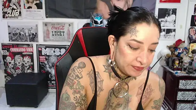 Rollyderolandia666 online show from December 2, 2025, 10:05 pm