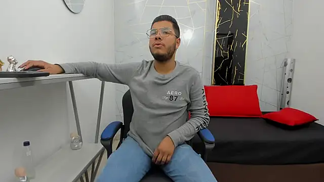 ian tomson online show from November 7, 2025, 8:03 am